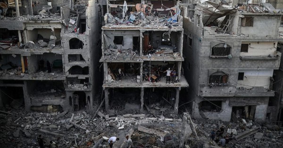 الاحتلال يقتل 25 ويواصل تدمير منازل غزة