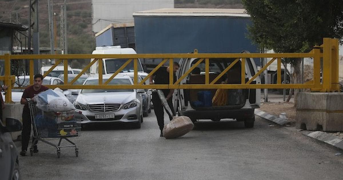 Occupation detains Palestinians and demolishes homes in Jerusalem