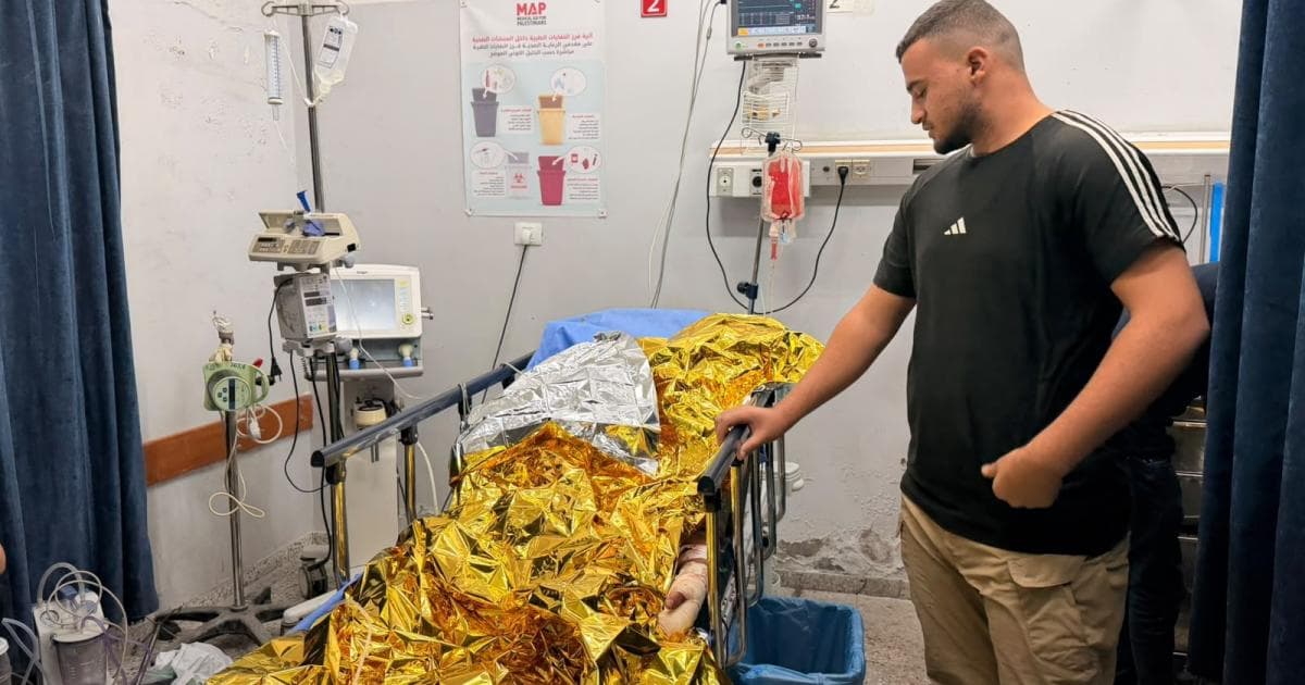 استشهاد من الدفاع المدني خلال إنقاذ مصابين الاحتلال يواصل خروقاته ويفجر روبوتات شرقي غزة