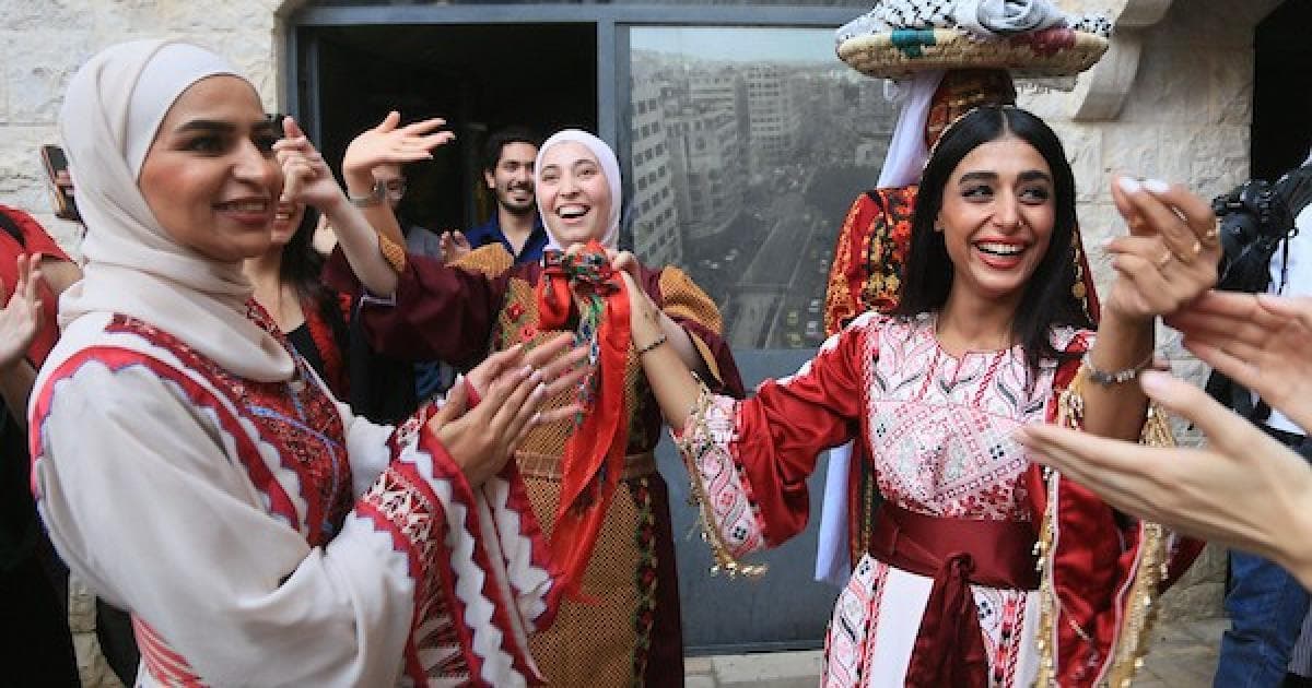 ليلة الحناء لعرس فلسطيني في نابلس
