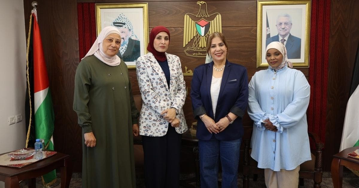 الخليلي تلتقي رئيسة جمعية نور شمس لدعم النساء