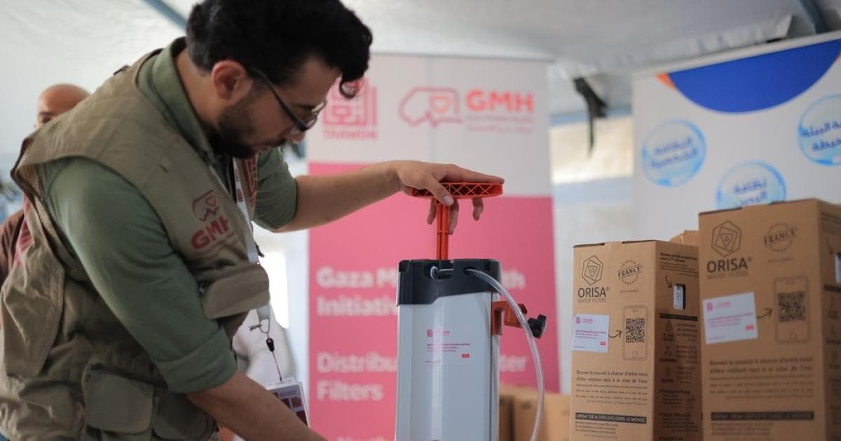 التعاون يوزع فلاتر مياه في غزة