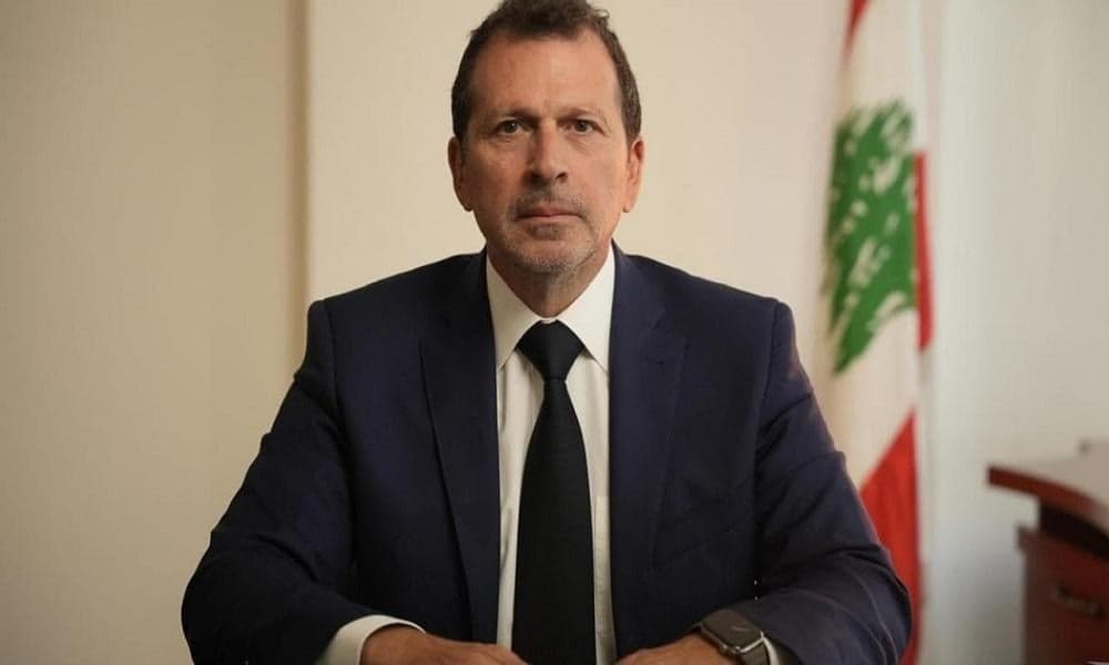 شحادة يدعو لاعتماده القوة المسلحة الوحيدة في لبنان