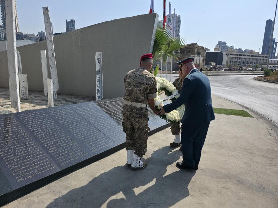 Army Commander actor lays wreath at Beirut martyrs memorial