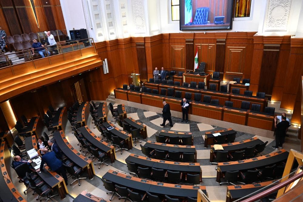 جلسة تشريعية واحتجاجات في مجلس النواب