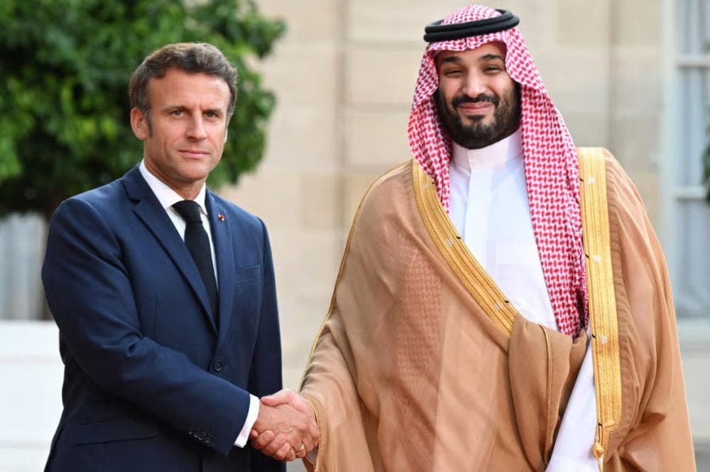 Macron welcomes Mohammed bin Salman in Paris