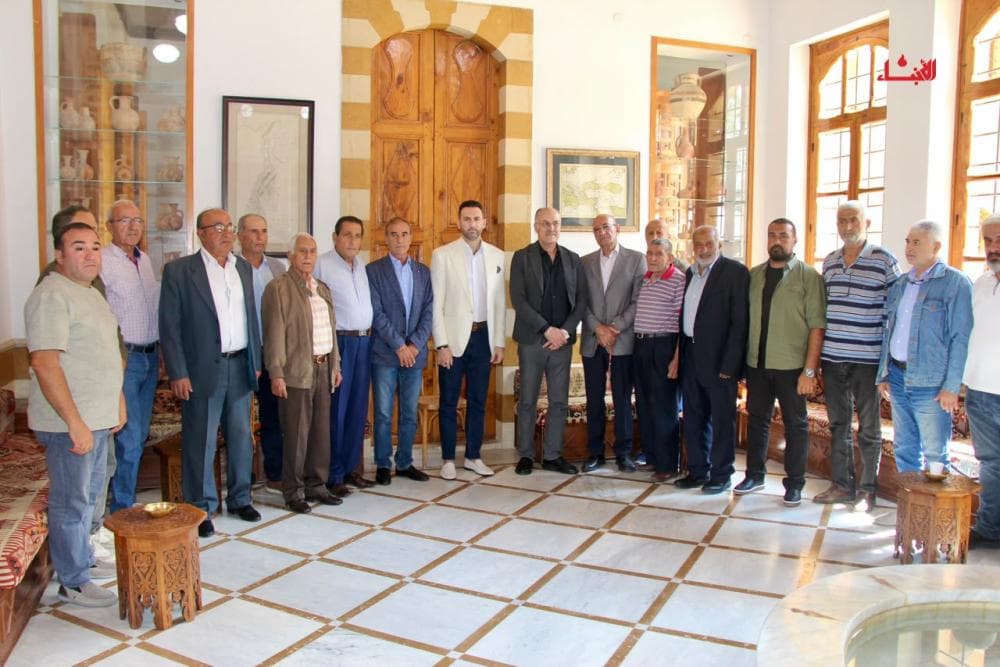 جنبلاط يناقش قضايا خدماتية في المختارة