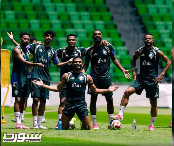 Green's team faces tough blows before Qatar