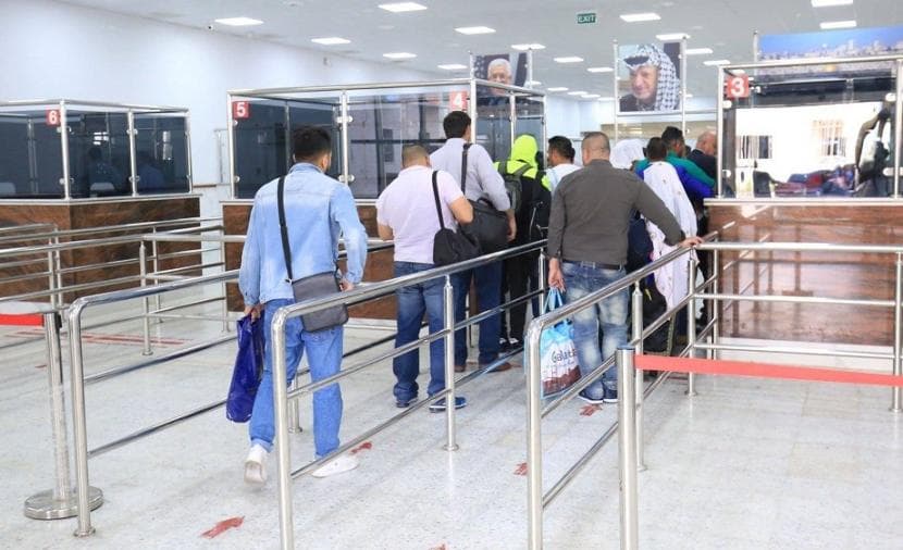 معبر الكرامة يعمل لليلة