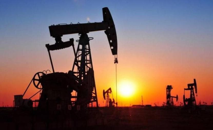 ارتفاع النفط أكثر من 4% بسبب تهديد ممرات الخام