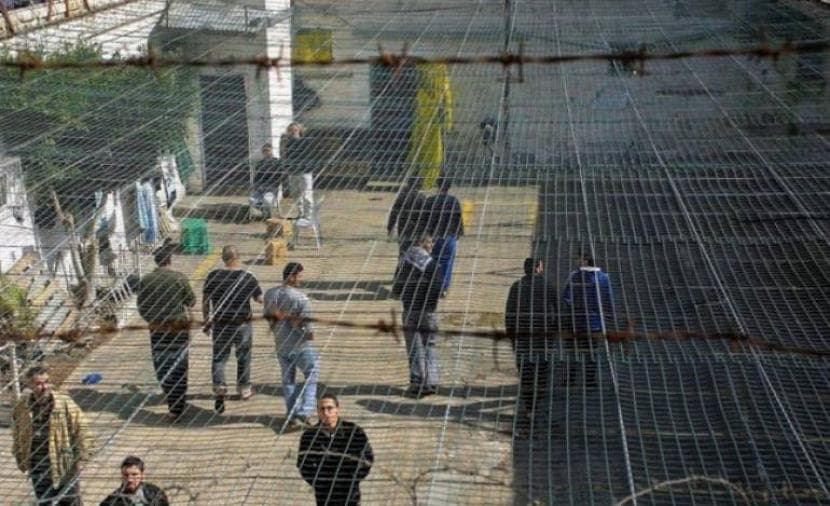 3 أسرى يواجهون أوضاع صحية صعبة في السجون