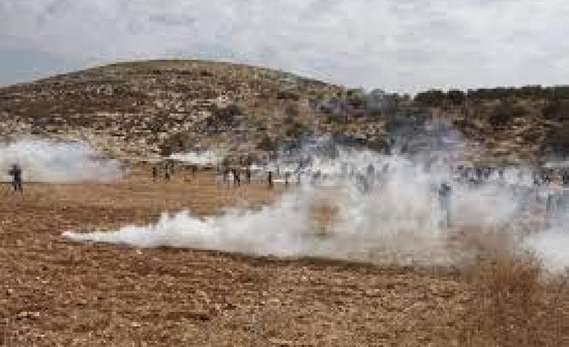 اختناقات خلال اقتحام قرية المغير