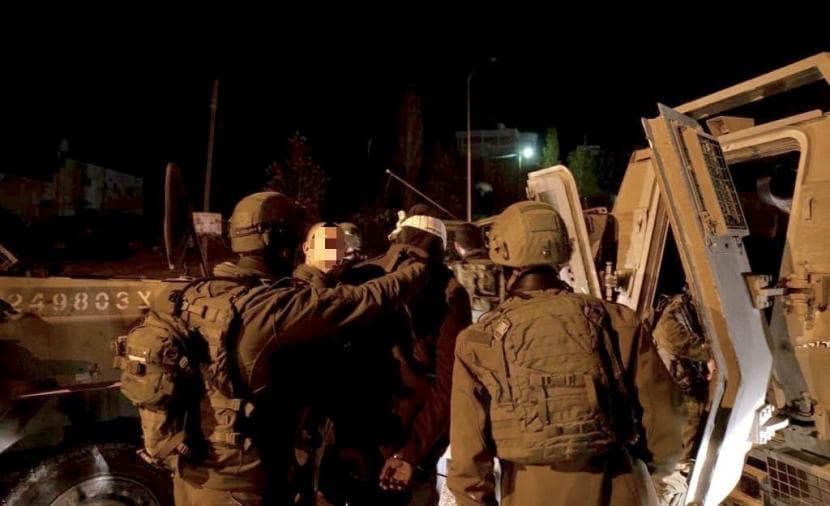 Hebron occupation abducts 3 residents