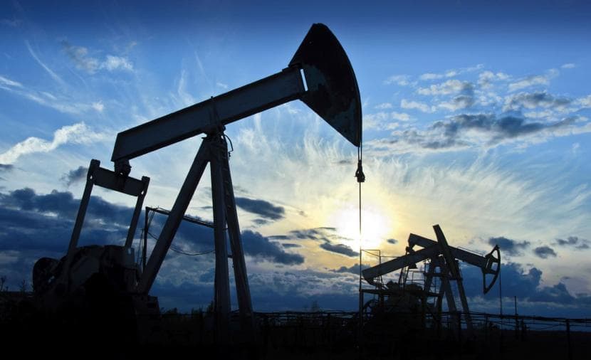 Oil climbs over 2% on Iran-US tensions
