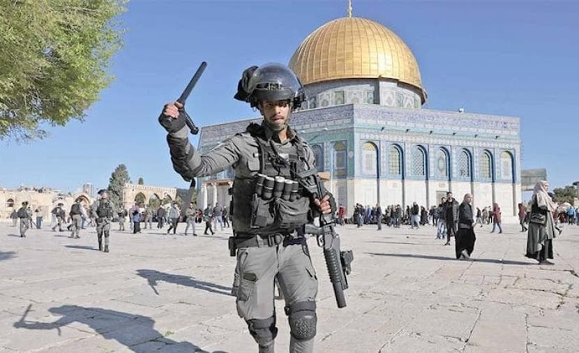 الاحتلال يطرد مقدسيين ويقرر سجن آخر