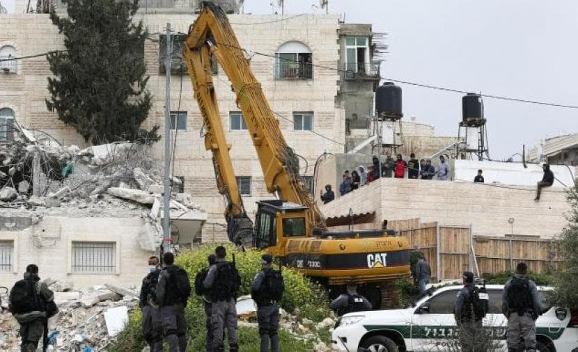 Occupation destroys vehicle repair shops west of Salfit