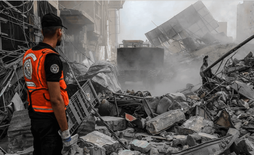 Gaza Civil Defense: Debris Removed from Buildings Holding Martyrs
