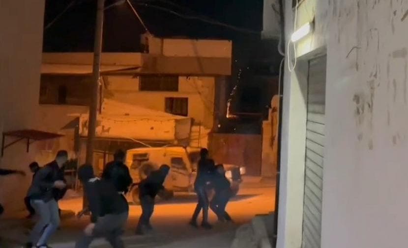 Residents of Sinjel resist armed settler attack on the town's outskirts