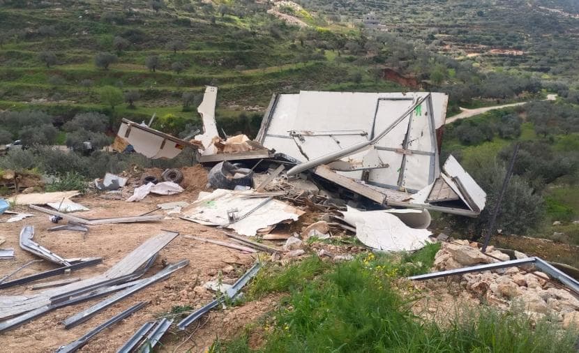 الاحتلال يهاجم منزل دجن شرقي نابلس