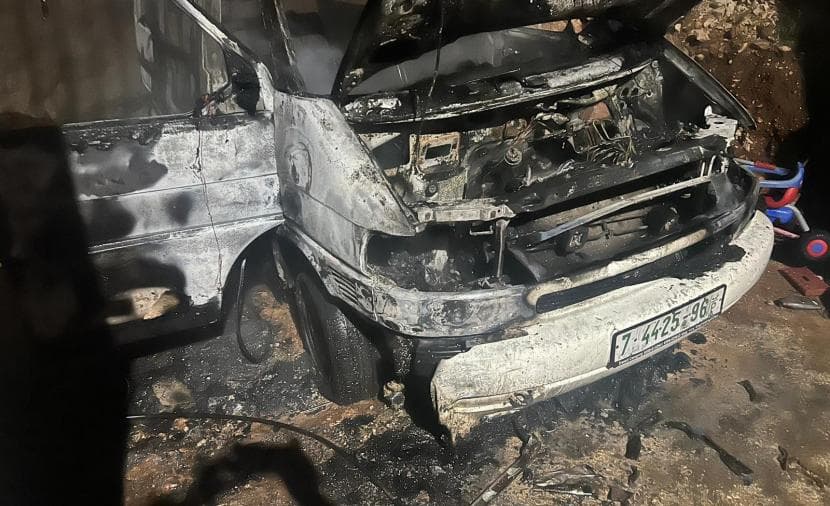 Ramallah: settlers torch vehicles and tent