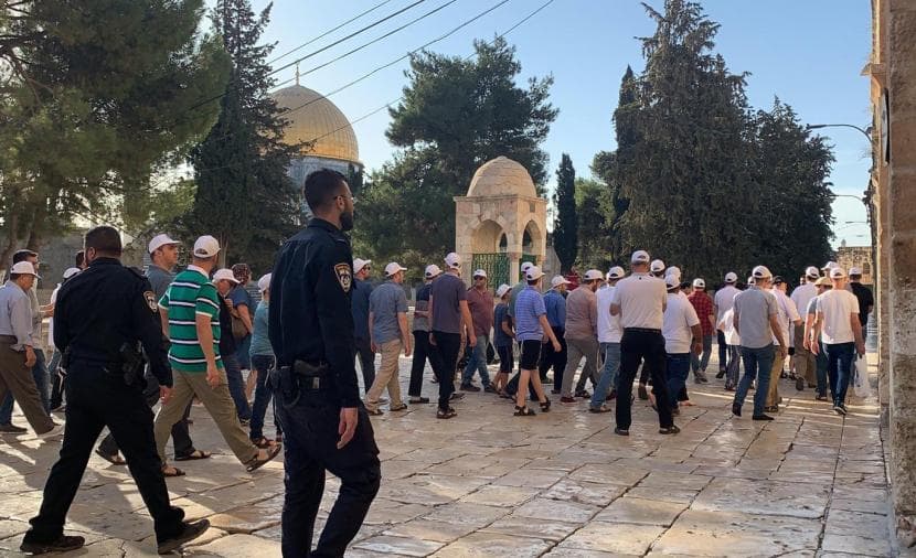 Settlers conduct rituals at Al-Aqsa east