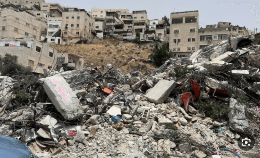 Occupation forces force Jerusalemite to demolish Silwan home