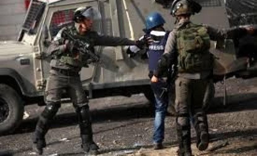 إعلام الأسرى: اعتقال 42 صحفيا وسط ظروف قاسية