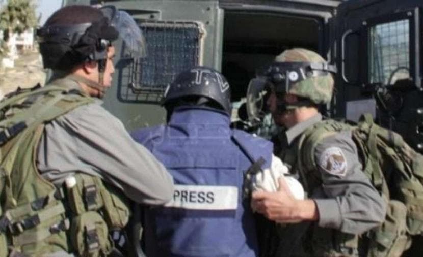 الاحتلال يعتقل صحفيًا ويدهم مزرعة بيت لحم