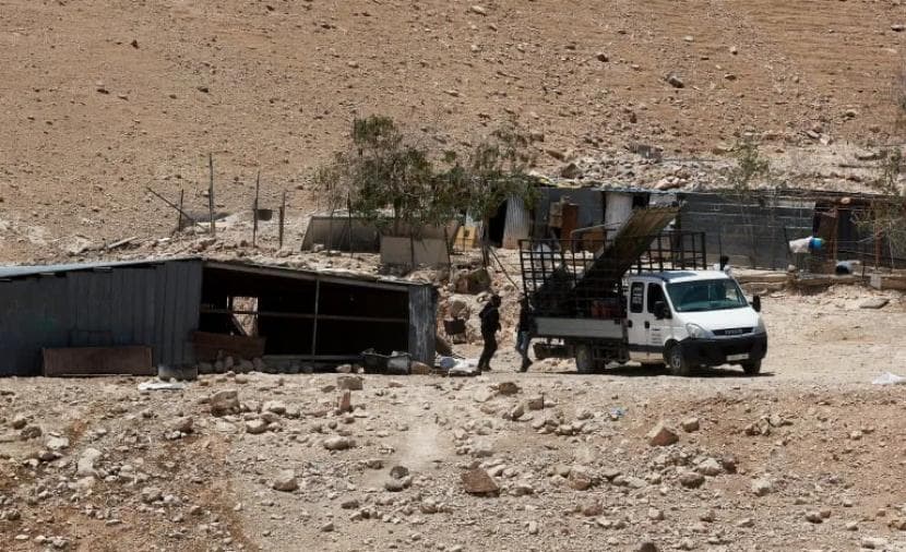 مستوطنون يعتدون على ممتلكات في الأغوار