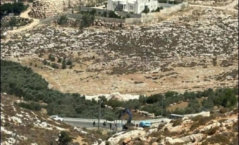 Occupation sets concrete blocks near Jerusalem