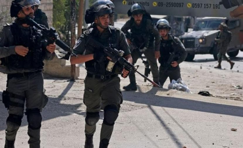 Occupation conducts raids and detains citizens in West Bank and Jerusalem