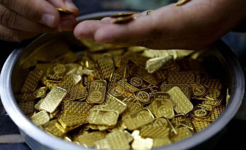 الذهب ي gains مع تراجع برنت 4%