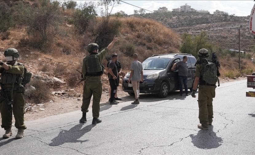 Occupation seizes hundreds of vehicles at Beit Iksa checkpoint