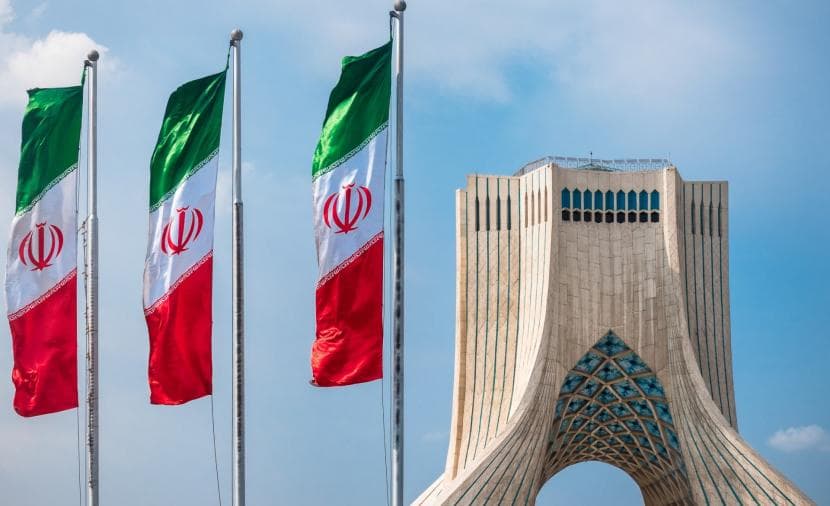إيران تؤكد أنها ستستهدف البنى التحتية في المنطقة في حال تعرضها لأي هجوم