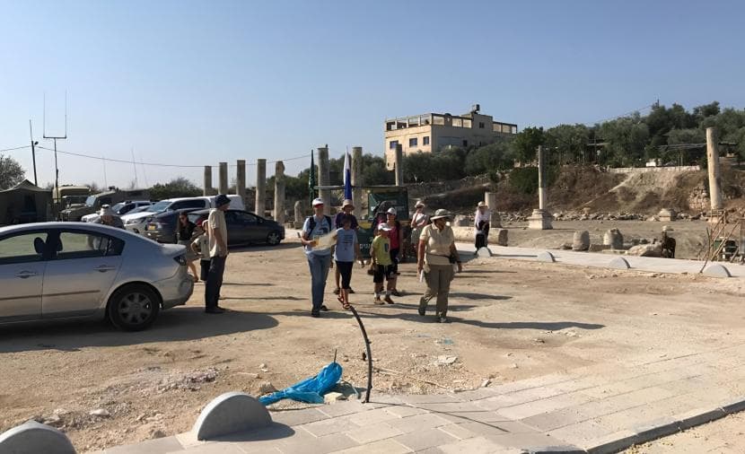 مستوطنون يهاجمون مزارعين في المسعودية