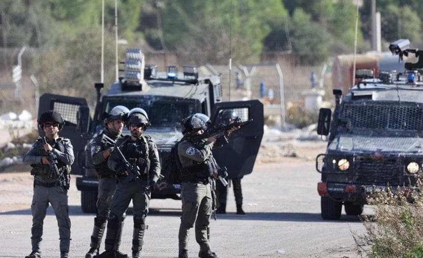 الاحتلال يعتقل شابين من المغير شمال رام الله