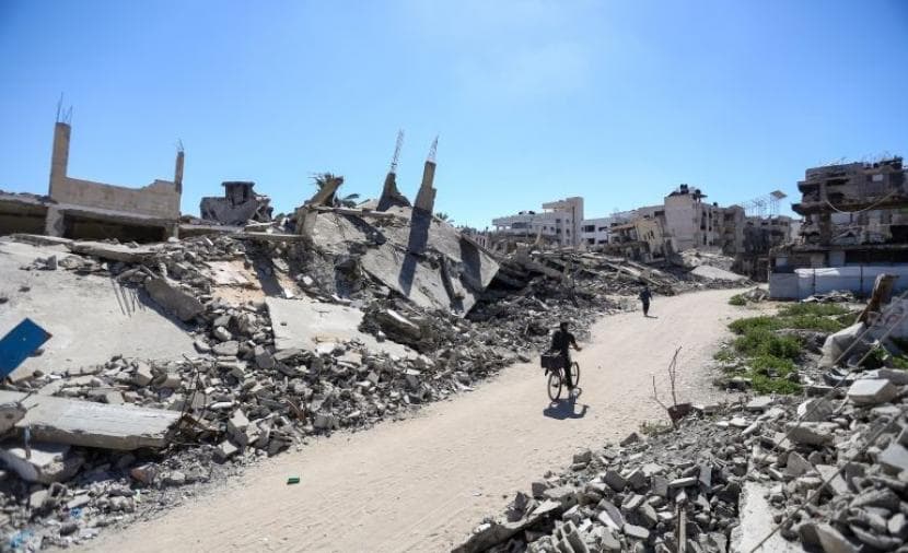 الاحتلال يهدم منازل ويطلق النار في غزة