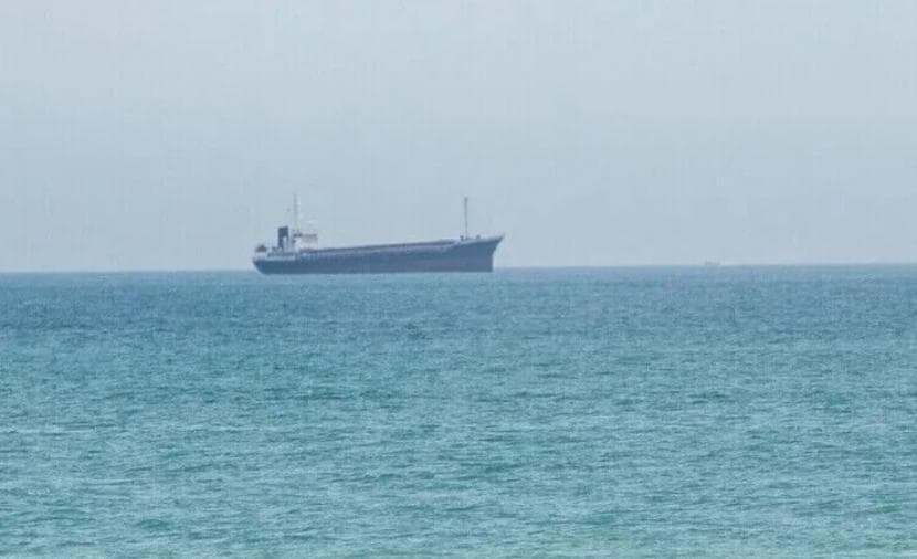 UK ship hit by unknown projectile near Dubai