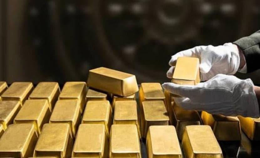 أسعار الذهب تنخفض مع الدولار