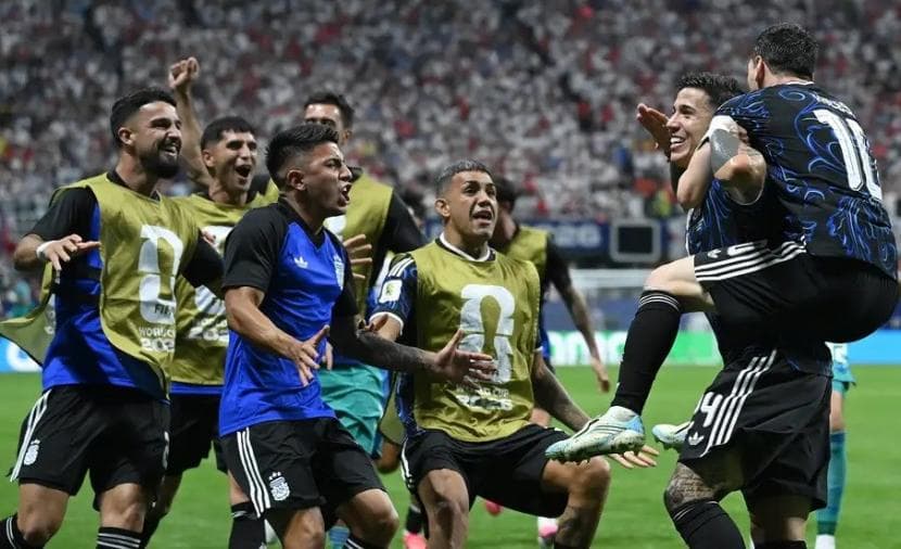 "ريمونتادا" جنونية تقود الأرجنتين إلى نهائي كأس العالم
