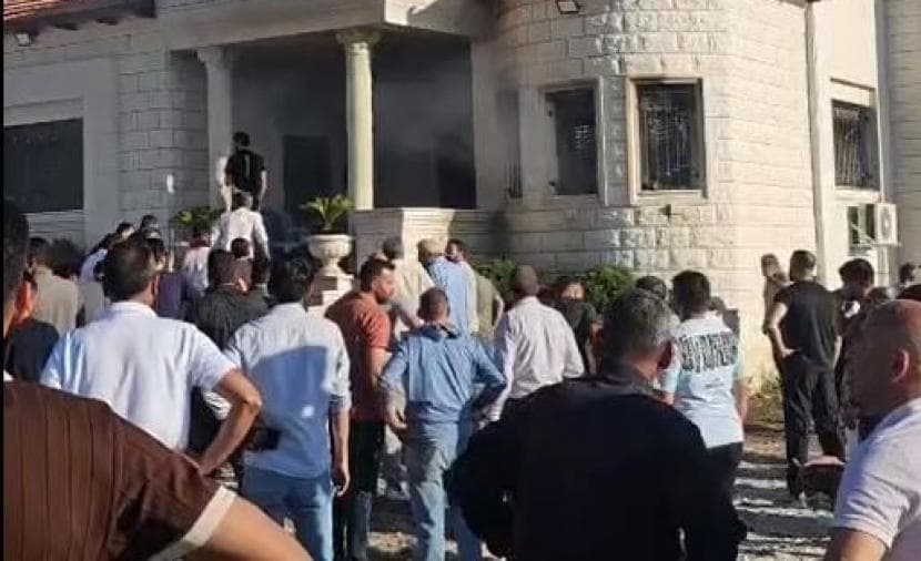 Settlers attack village of Tell