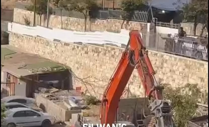 جيش الاحتلال يهدم منزلًا في سلوان