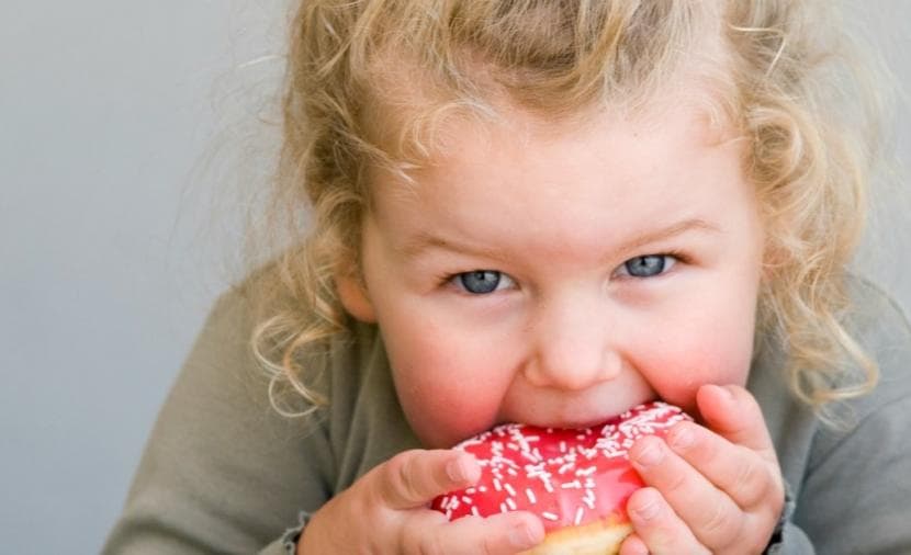Childhood sugar reduction safeguards brain future