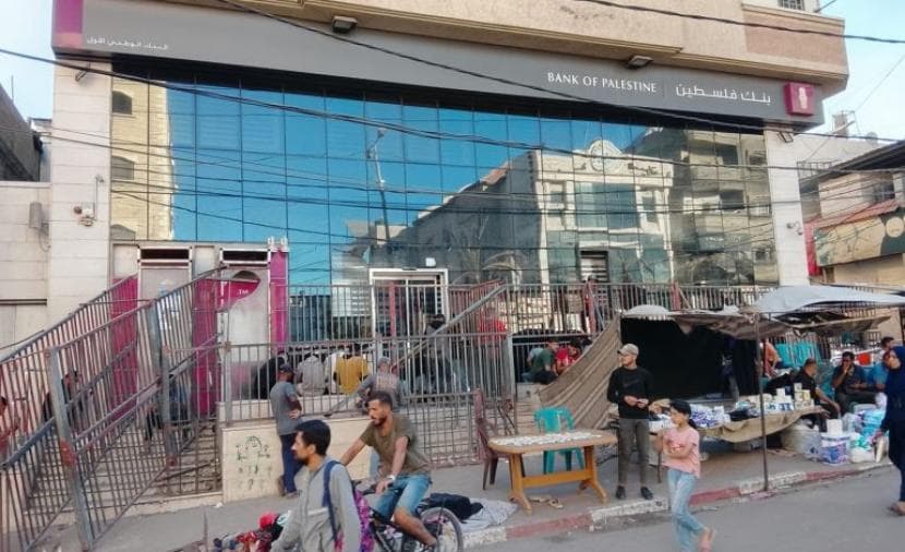 Abdo urges Bank of Palestine to protect Gaza clients