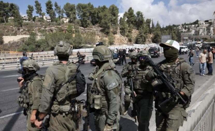 الاحتلال يسبب حرائق في منازل مهجورة شمال غرب القدس