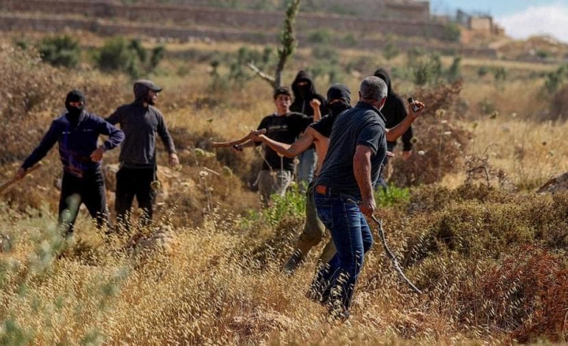 مستوطنون يتخذون جولات استفزازية في جنين