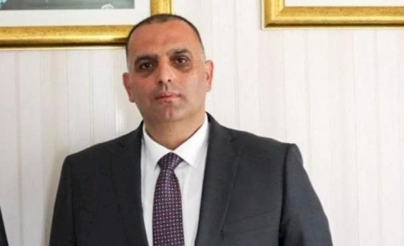 الاحتلال يعتقل وزير القدس من منزله