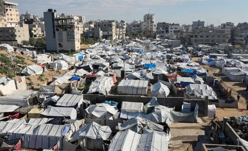 غزة تنبه من مخاطر البرد على القاطنين في الخيام