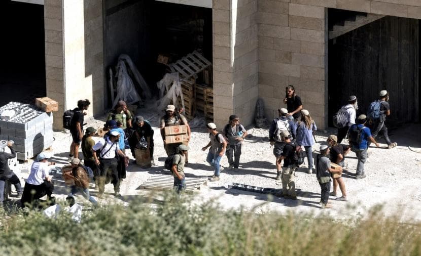 Setters Block Qusra Near Mount Ras Al-Ein