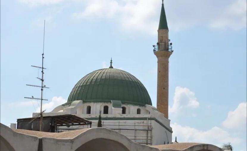 الاحتلال يفرض مئات المخالفات على المؤذنين